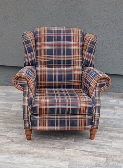 Kreslo “ UŠIAK “ kárované. - 2