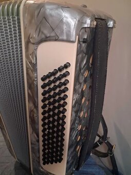 Predám akordeón Galanti 80 bas - 2