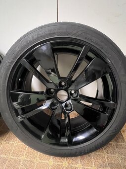Škoda Superb 3 disky s pneumatikami  235/45 R18 - 2