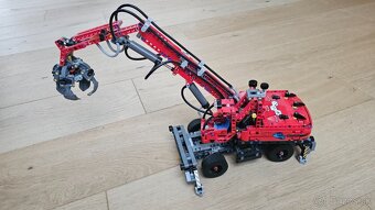 LEGO Technic 42144 - 2