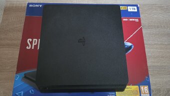 Ps4 slim 1TB + hry - 2