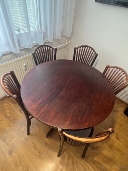 Masívny rozťahovací jedálenský stôl a stoličky - 2