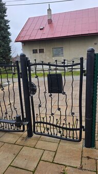 Predám dvojkrídlovú bránu s báničkou - 2