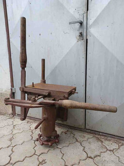 Dlabačka - liatinové rybiny, suport - 2