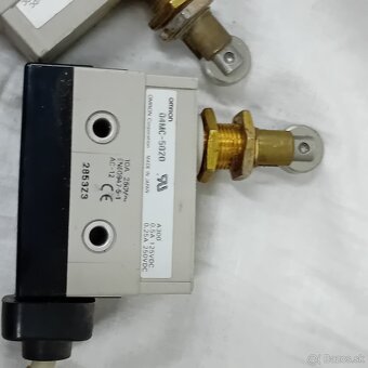 Koncovy spinač Omron - 2