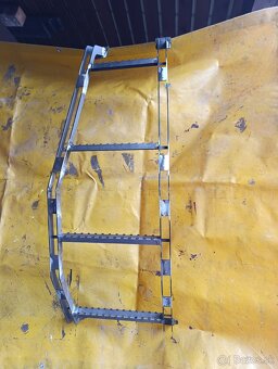 Rebrík Nissan Patrol y61 - 2