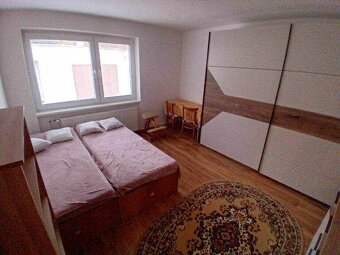 Prenájmem 3-izbový byt v centre Levíc - 2