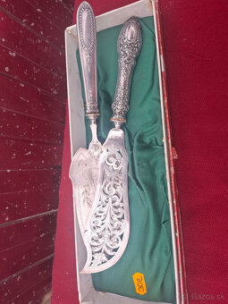 Predám starožitný servírovací príbor 30 € - 2