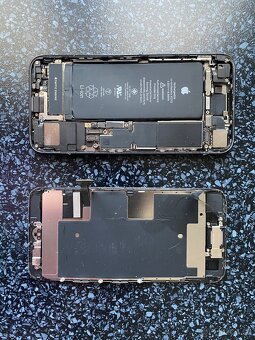 iPhone SE 2020 128gb na opravu - 2