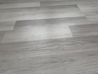 predam laminatovu podlahu - 2