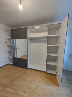 Šatníková skriňa - 2
