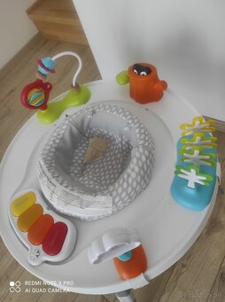 Skip hop activity table 4v1 - 2