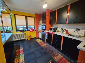 Znížená cena - Na predaj starší dvojgeneračný dom s veľkým p - 2