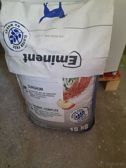 Ponúkam 2 vrecia krmiva Eminent Adult Large Breed 15 kg - 2