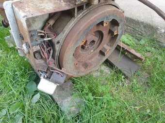 motor slávia 2S90A - 2