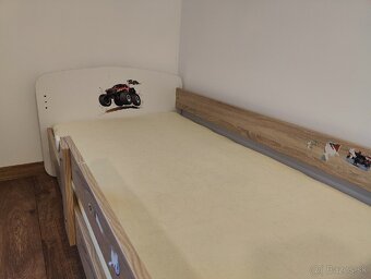 Predám detsku postel 160x80 s matracom - 2