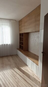 Predám priestranný 4-izbový byt v pokojnej a tichej lokalite - 2