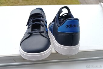 ADIDAS TENISKY NOVÉ 37,5 - 2