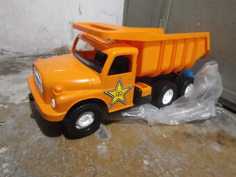 tatrovka a hasičské auto - 2