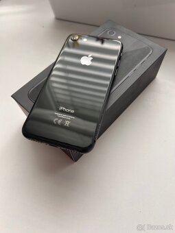 iPhone 8 64GB - 2