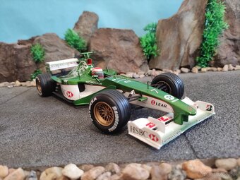 Prodám model 1:18 formule F1 Jaguar R1 - 2