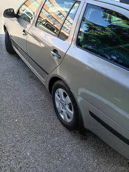 PREDÁM ŠKODA OCTAVIA COMBI1,6 BENZIN r11/2011 KÚP. NA SLOV . - 2