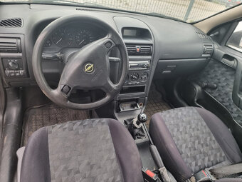 Opel Astra 1.2 - 2