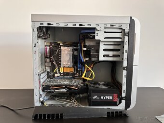 Pc zostava s monitorom a reproduktormi - 2