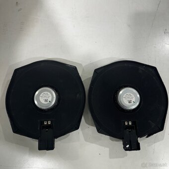 BMW X5 F15 – originálne woofery / podsedadlové OEM - 2