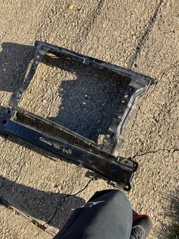 chladicova stena skoda yeti chladicovka vyztuha - 2