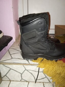 Predám  pracovnú  obuv veľkosť 44 - 2