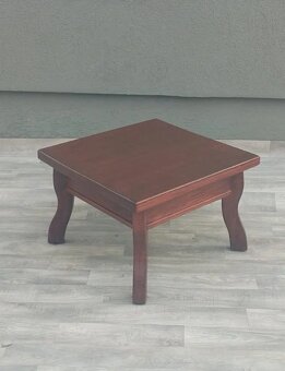 Stolík konferenčný koloniálny. - 2