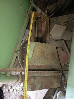 Predám veľký strojový ruský zverák - 2