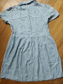 Košeľové jemné letné modré kvetinkové kvietkované šaty - 2