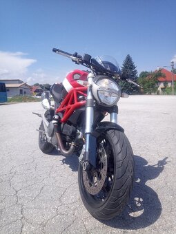 Ducati Monster 696 - 2