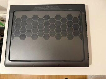 Alienware m18 R1 - 2