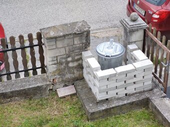 Plot, beton, dielce plotove, biele tehly, ornica - 2