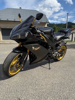 Yamaha R1 RN20 - 2