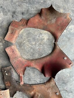 Predám ĽAVÝ PLECH podsedlové plechy JAWA 250/353 kývačka/kus - 2