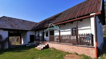 Dva malebné vidiecke domy na rozľahlom pozemku (1,6ha) v osa - 2