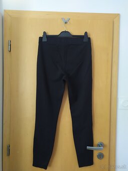 Čierne nohavice Esprit - 2