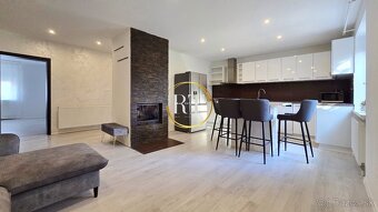 Útulný 3-izbový dom s veľkým pozemkom (910m2) a terasou - 2