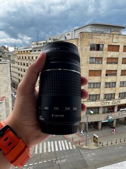Predám Canon Zoom Lens EF 75-300mm 1:4-5.6 - 2