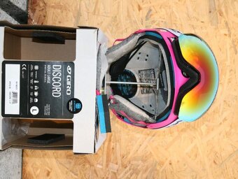 prilba Giro , okuliare - 2