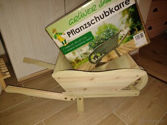 Záhradný fúrik na kvety - 2