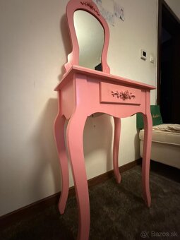 Kozmetický stolík - 2