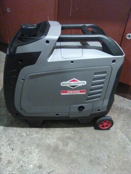 Invertorová elektrocentrála Briggs & Stratton P2400 - 2