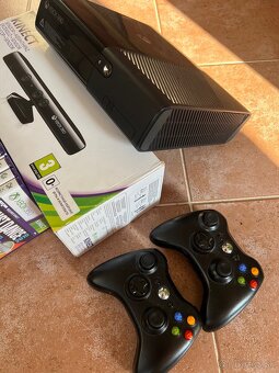 Xbox 360 ELITE 500GB + kinect + hry - 2