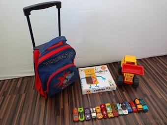 Magnetická hračka + batoh + autíčka - 2