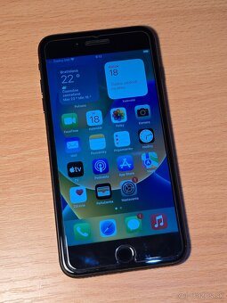 Apple iPhone 8 Plus - 2